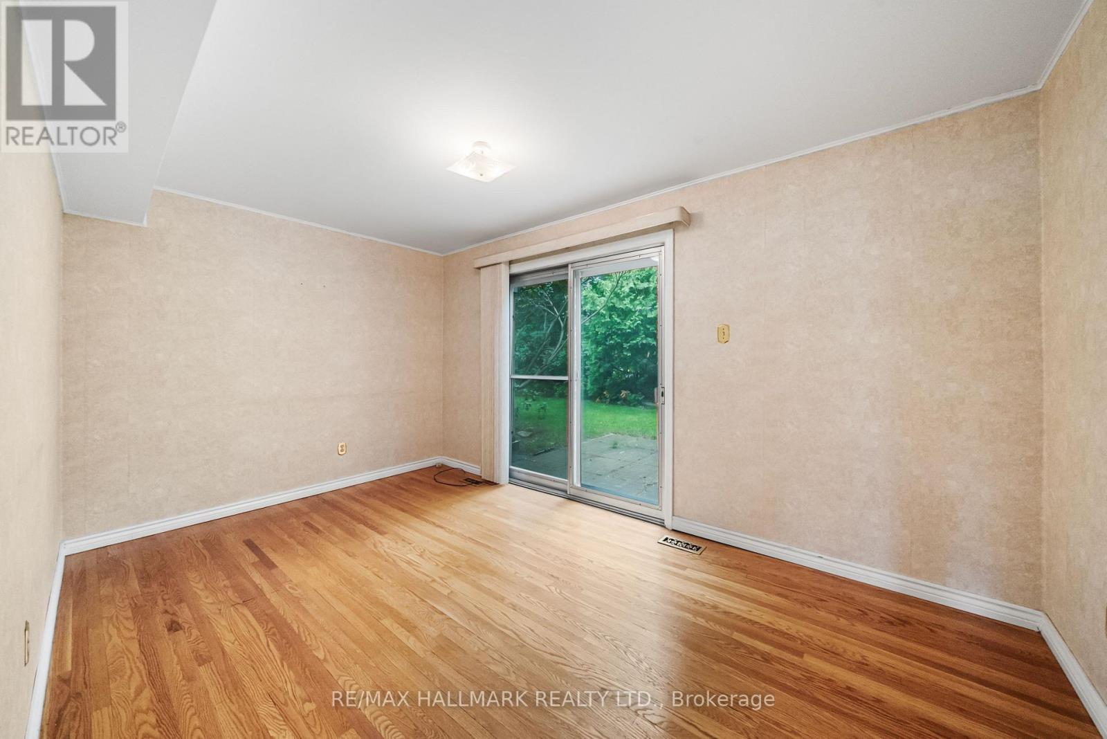 17 GREENYARDS DRIVE - 33