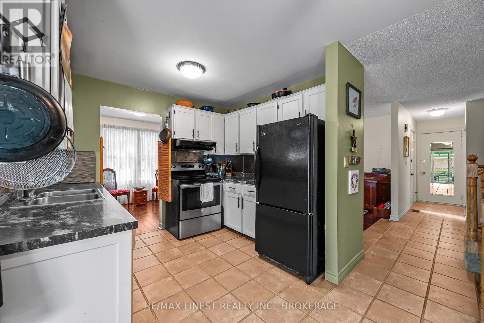 105 GRENADIER DRIVE - 10