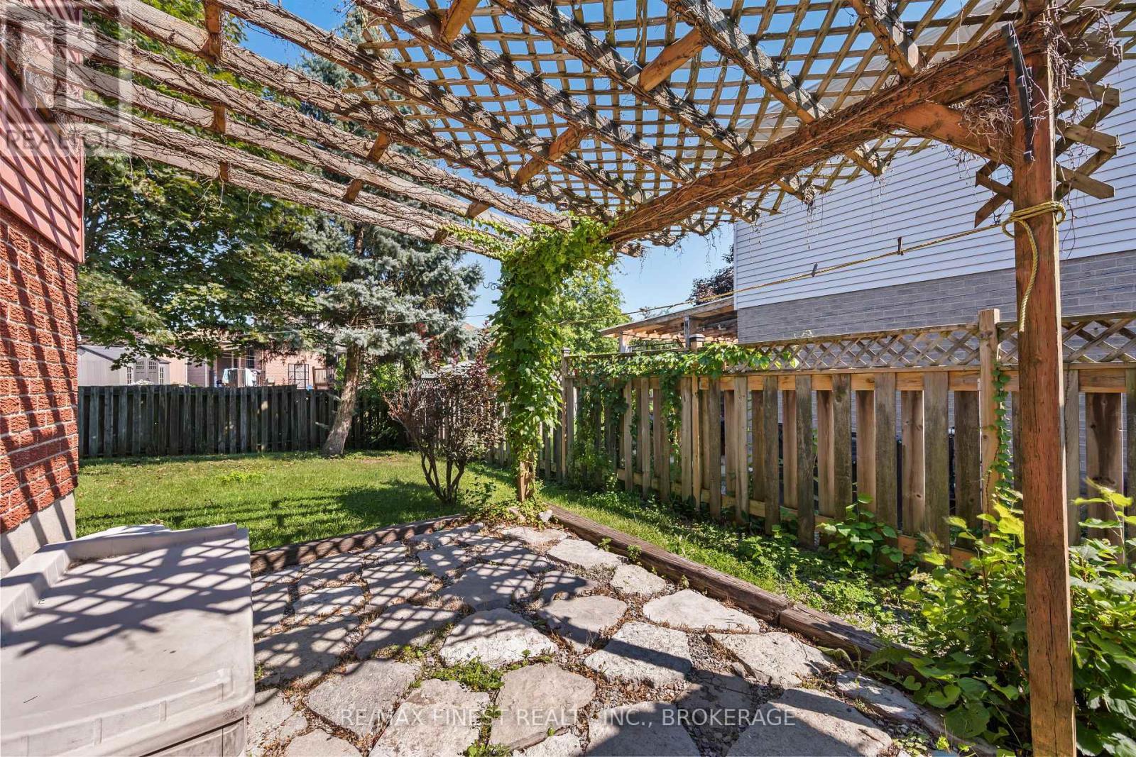 105 GRENADIER DRIVE - Image 38