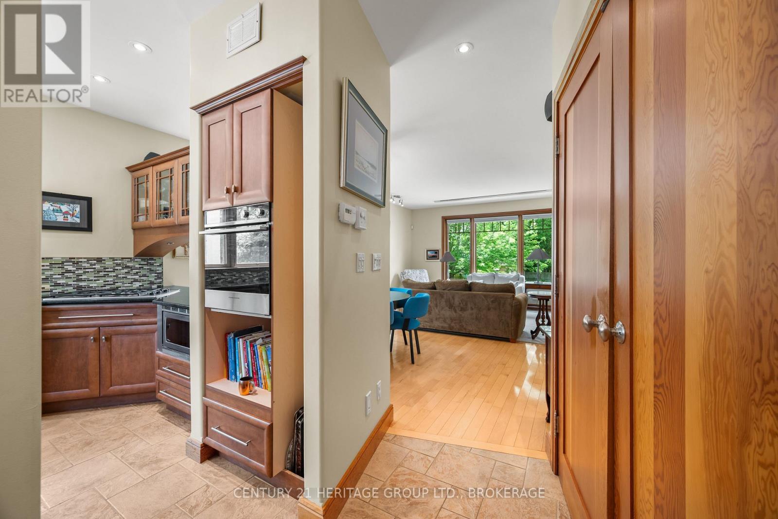 422 COLLEGE STREET - Image 9