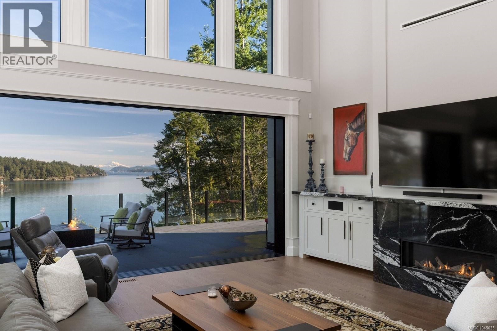 10865 Fernie Wynd Rd, North Saanich
