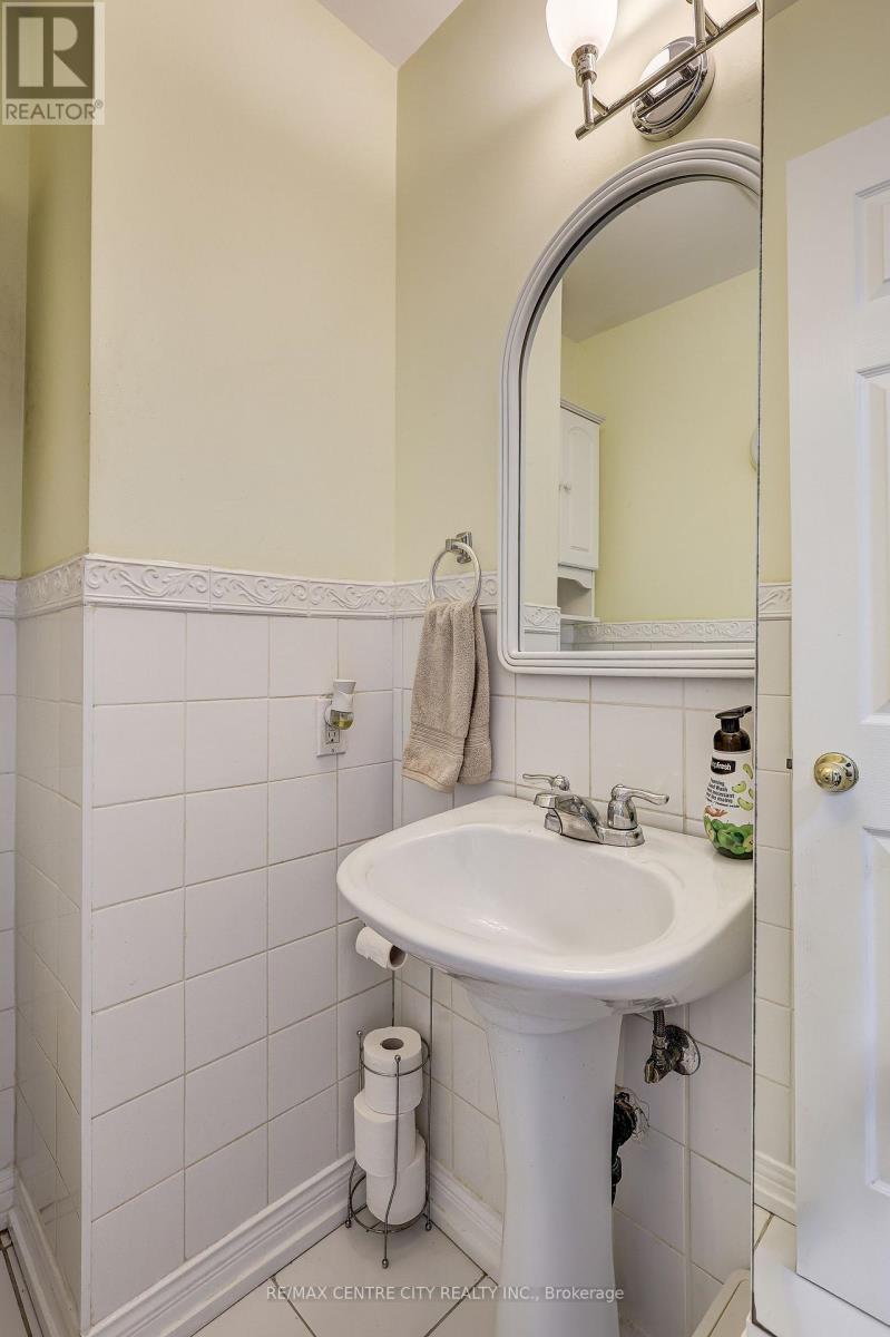 48 CLARENDON CRESCENT - Image 22