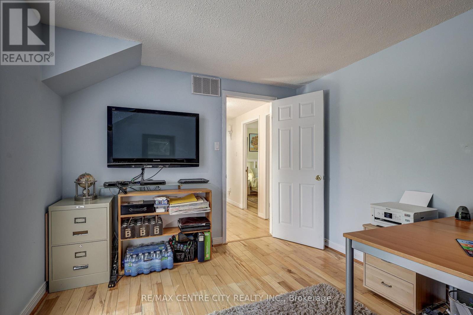 48 CLARENDON CRESCENT - Image 26