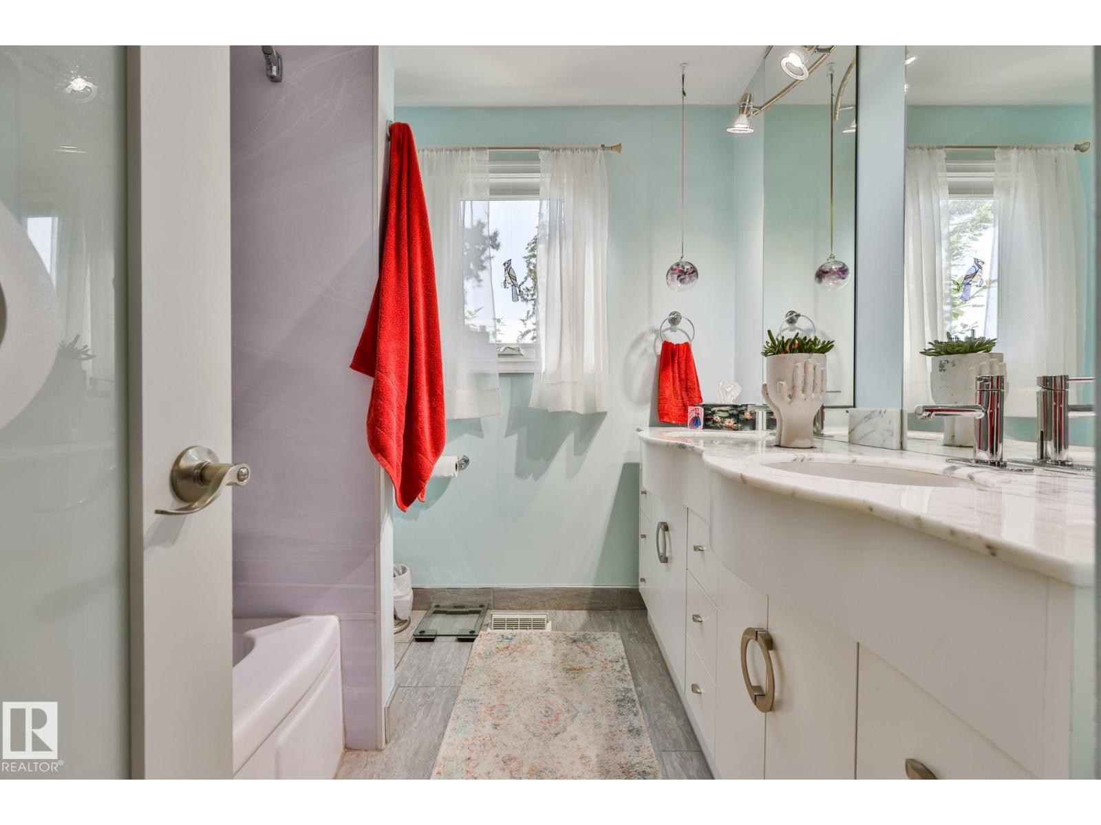 8932 187 ST NW - 17