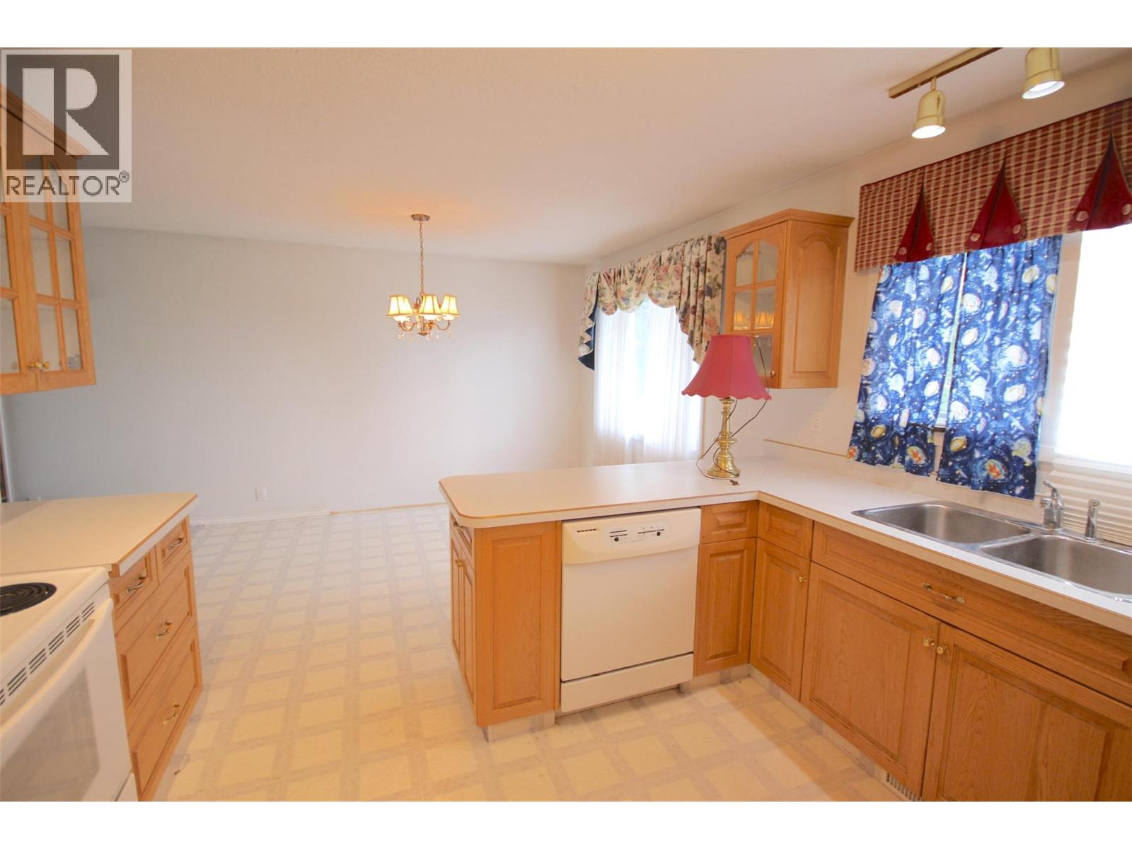 11136 Parkview Drive, Dawson Creek — photo 2