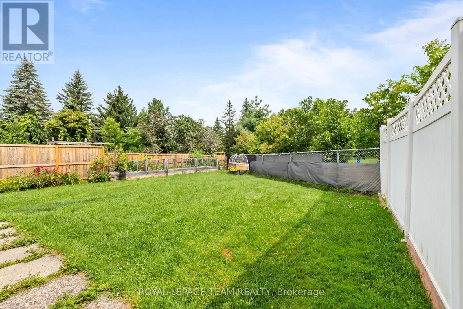 81 RUETER STREET - 36