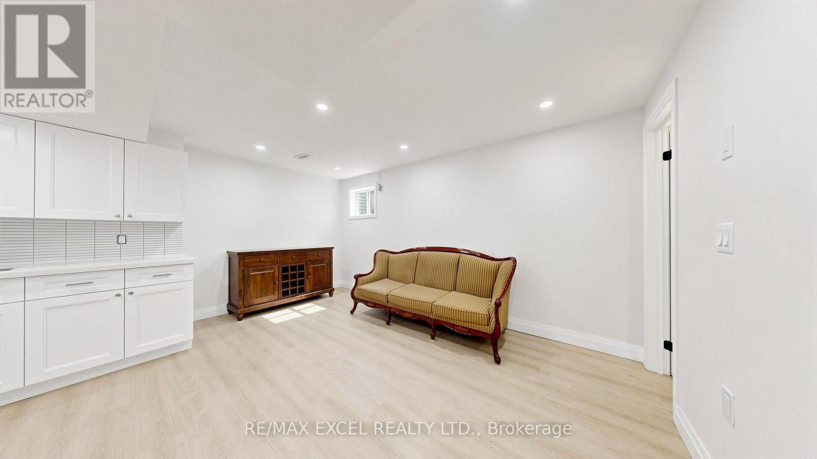 42 BLACKFOREST DRIVE - 29