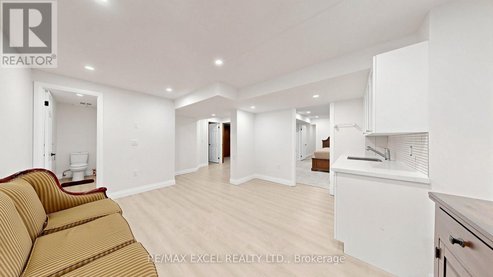 42 BLACKFOREST DRIVE - 30