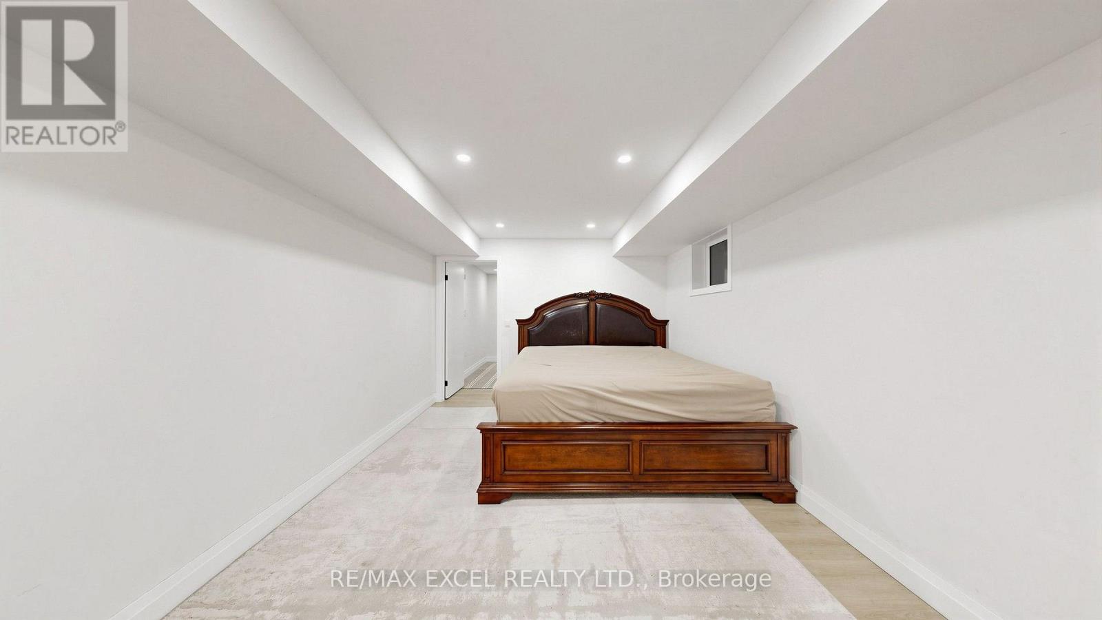 42 BLACKFOREST DRIVE - 32