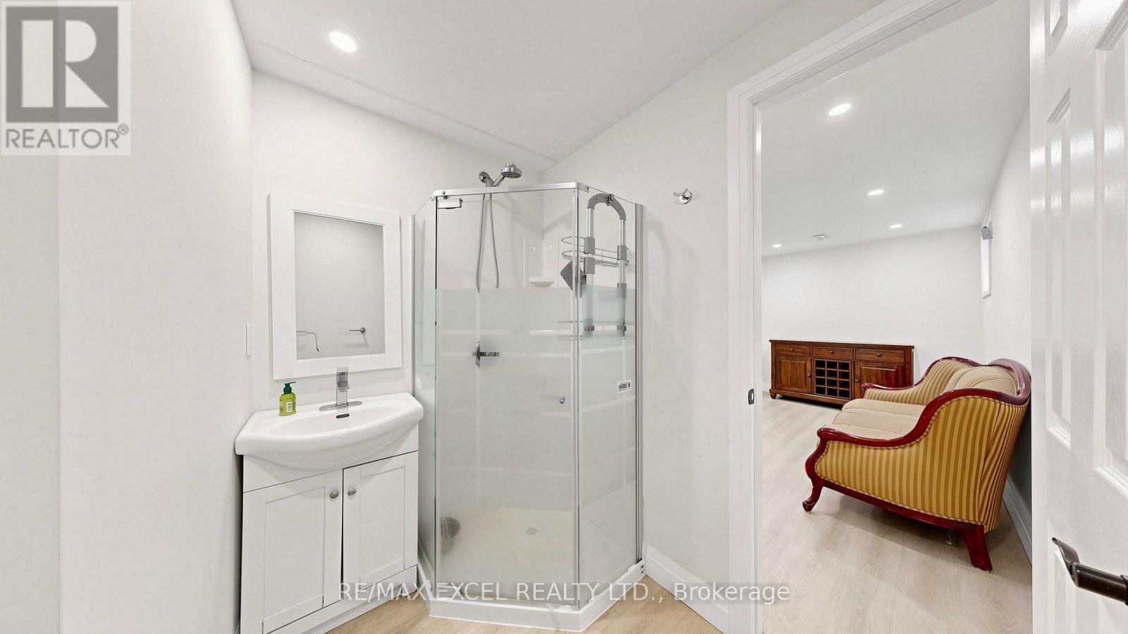 42 BLACKFOREST DRIVE - 35