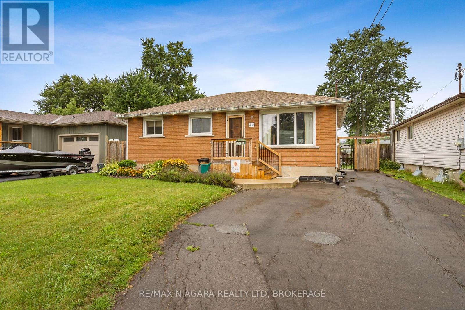 220 CUTRESS AVENUE - 2