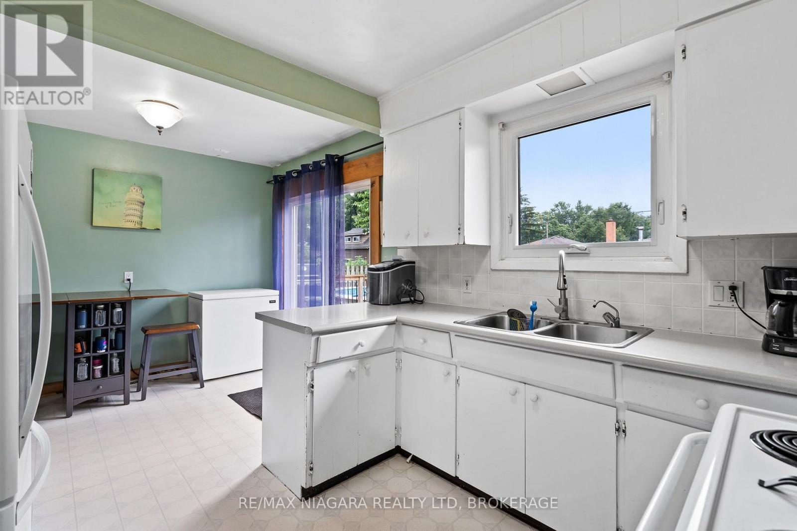 220 CUTRESS AVENUE - Image 8