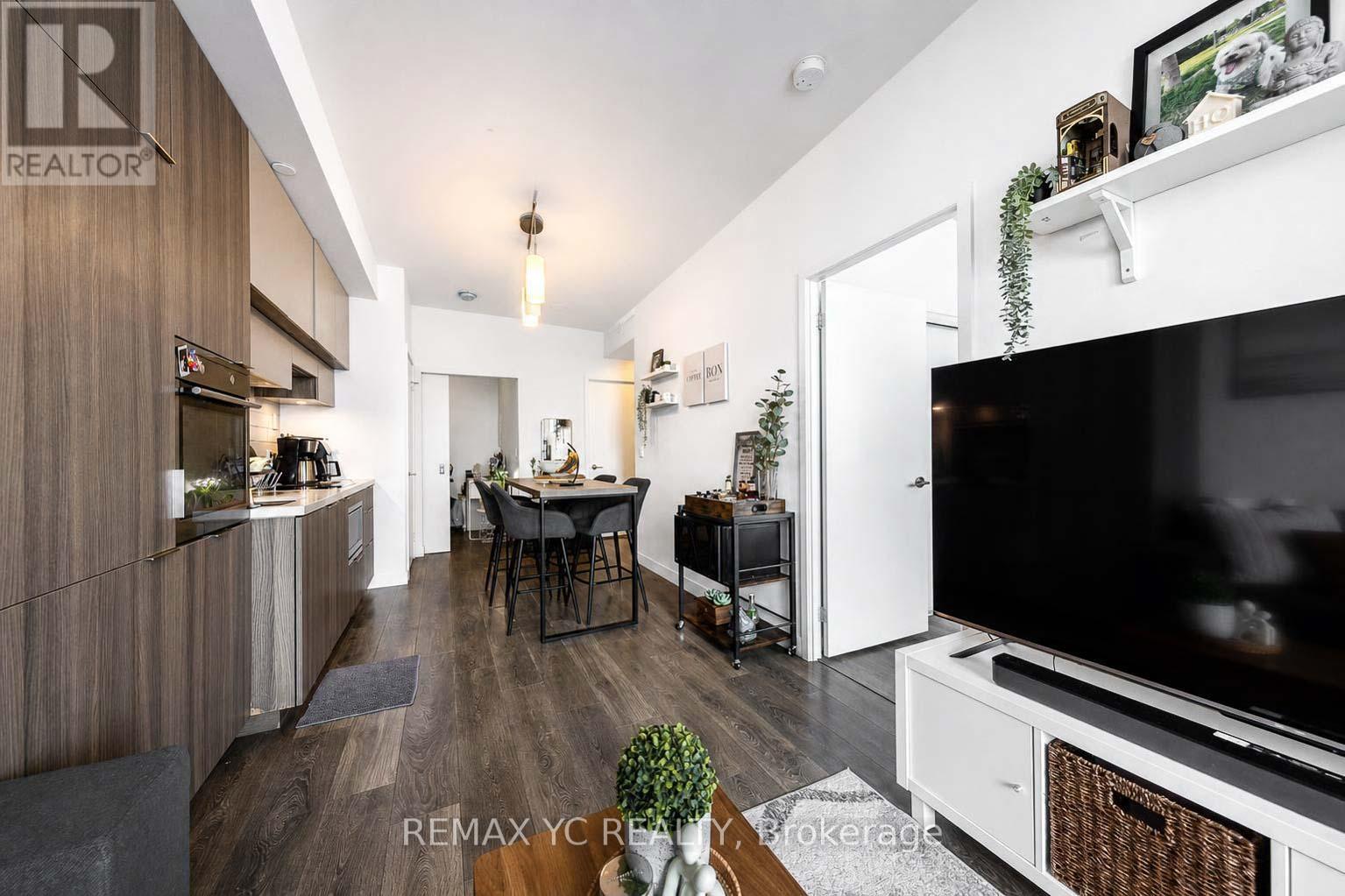 #4812 8 EGLINTON AVENUE E - 22