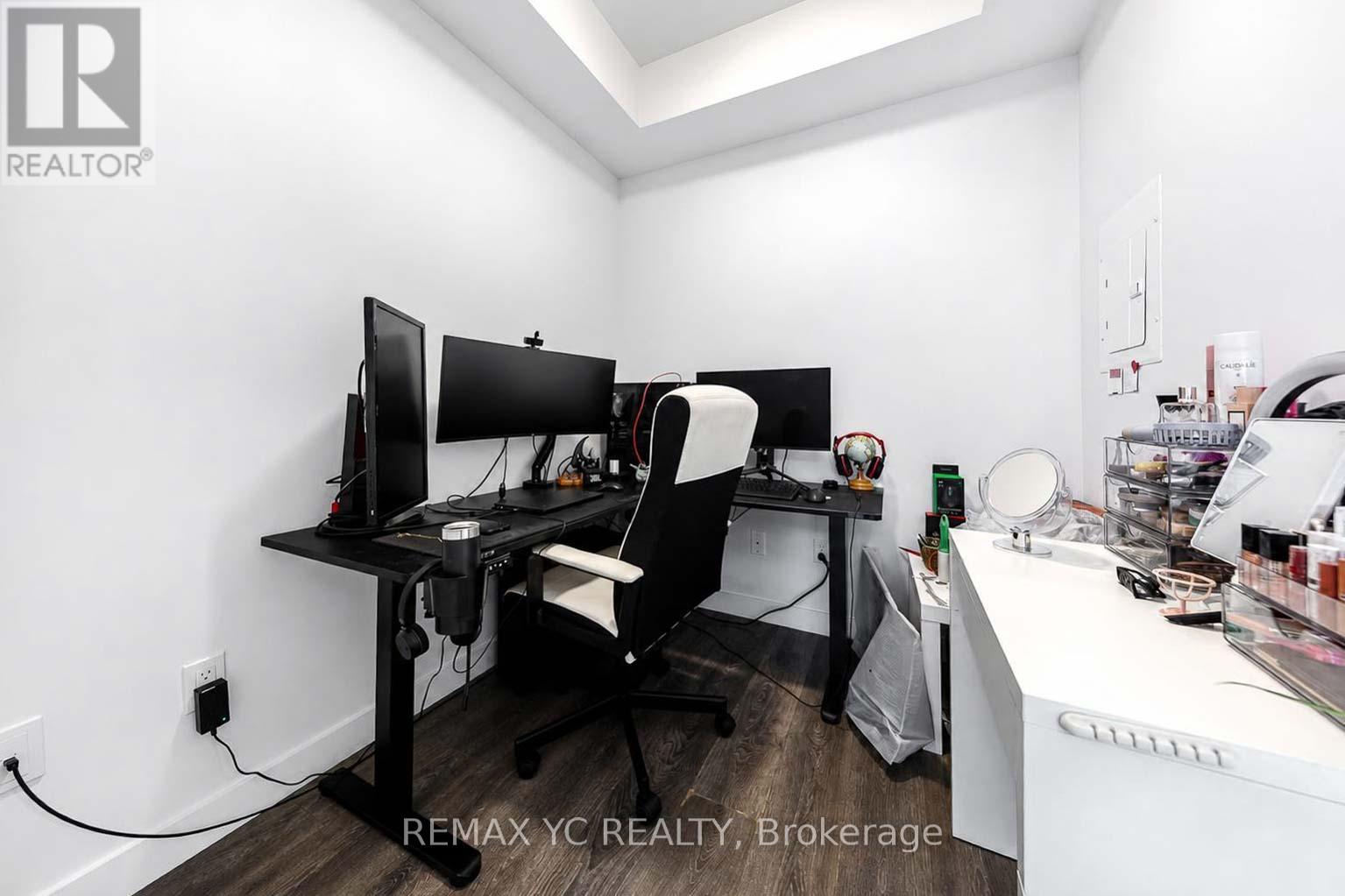 #4812 8 EGLINTON AVENUE E - 5