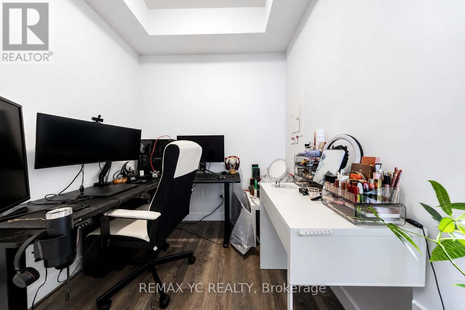 #4812 8 EGLINTON AVENUE E - 6