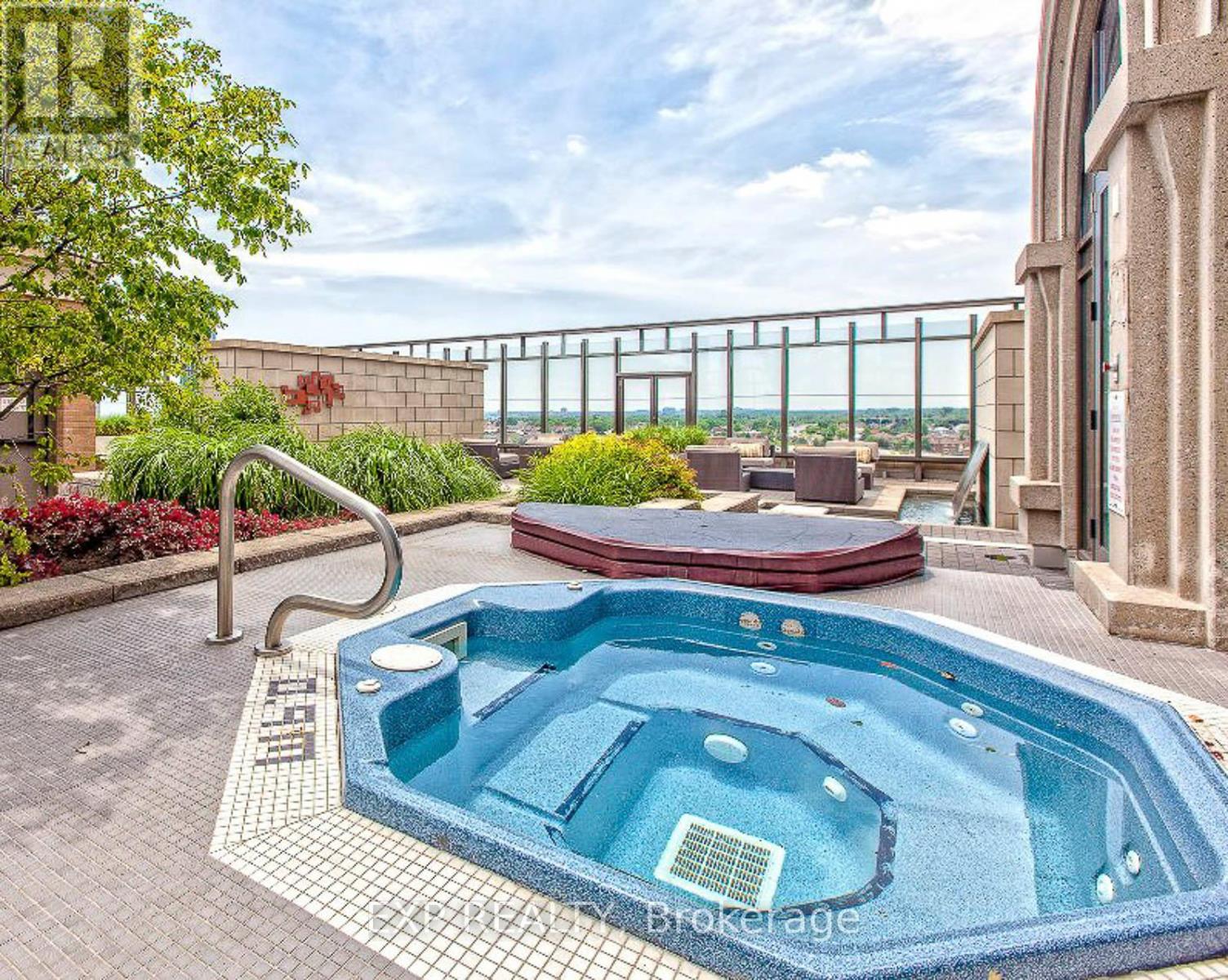 #1011 385 PRINCE OF WALES DRIVE - 37