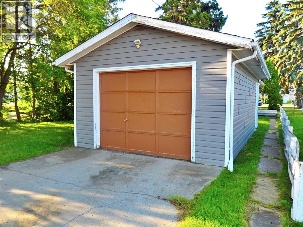 4604 48B Avenue, Vermilion — photo 2