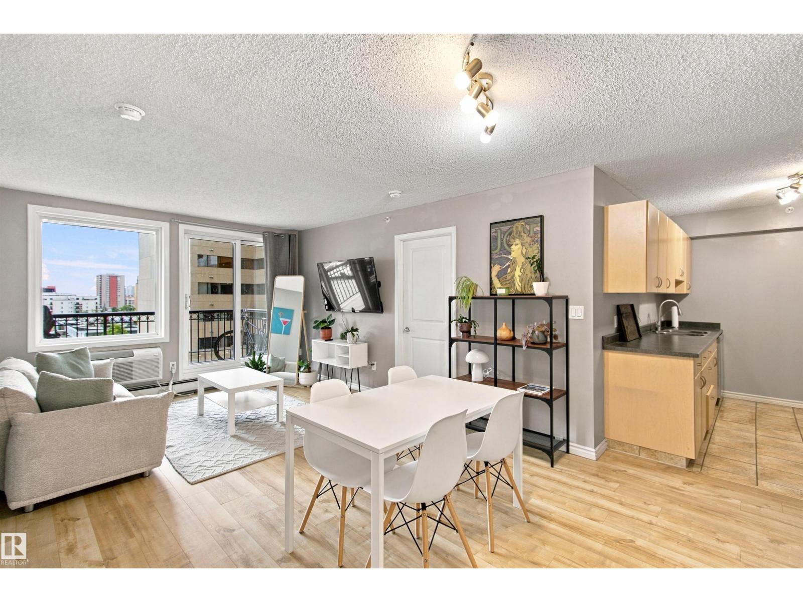 #504 10180 104 ST NW - 4