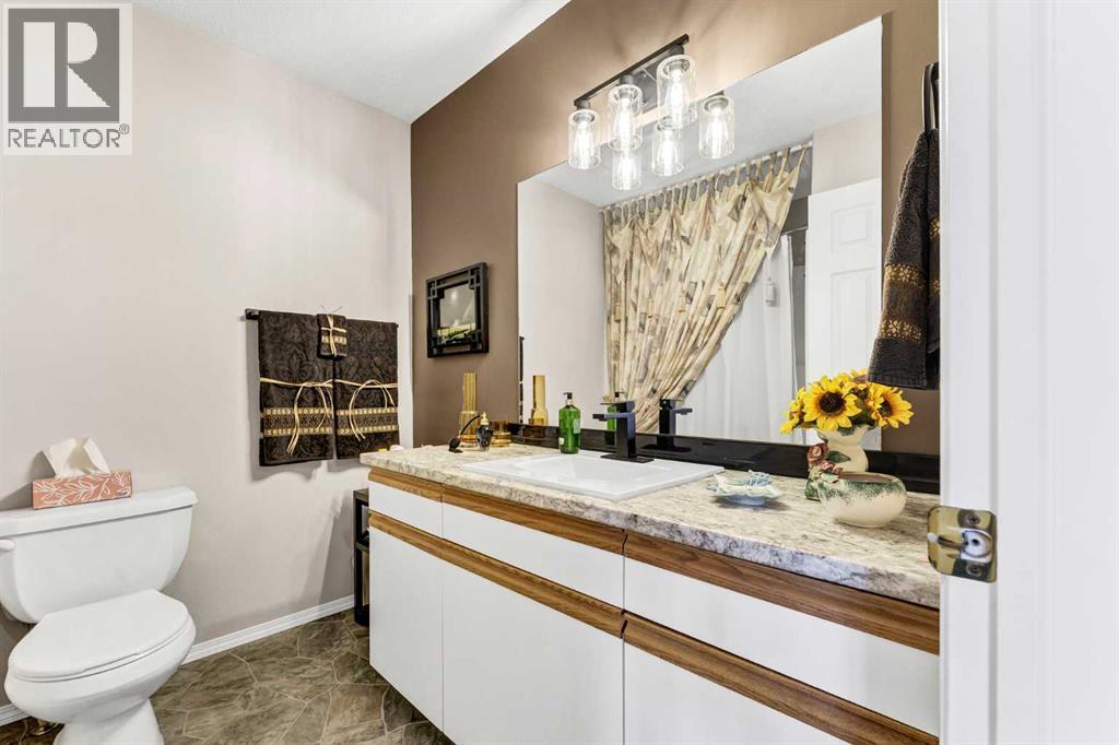 1A Stonegate Crescent SE - 32