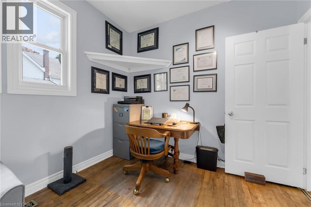 3-bedroom home for sale at 110 OAK Street, Brantford ON · photo 18 of 25
