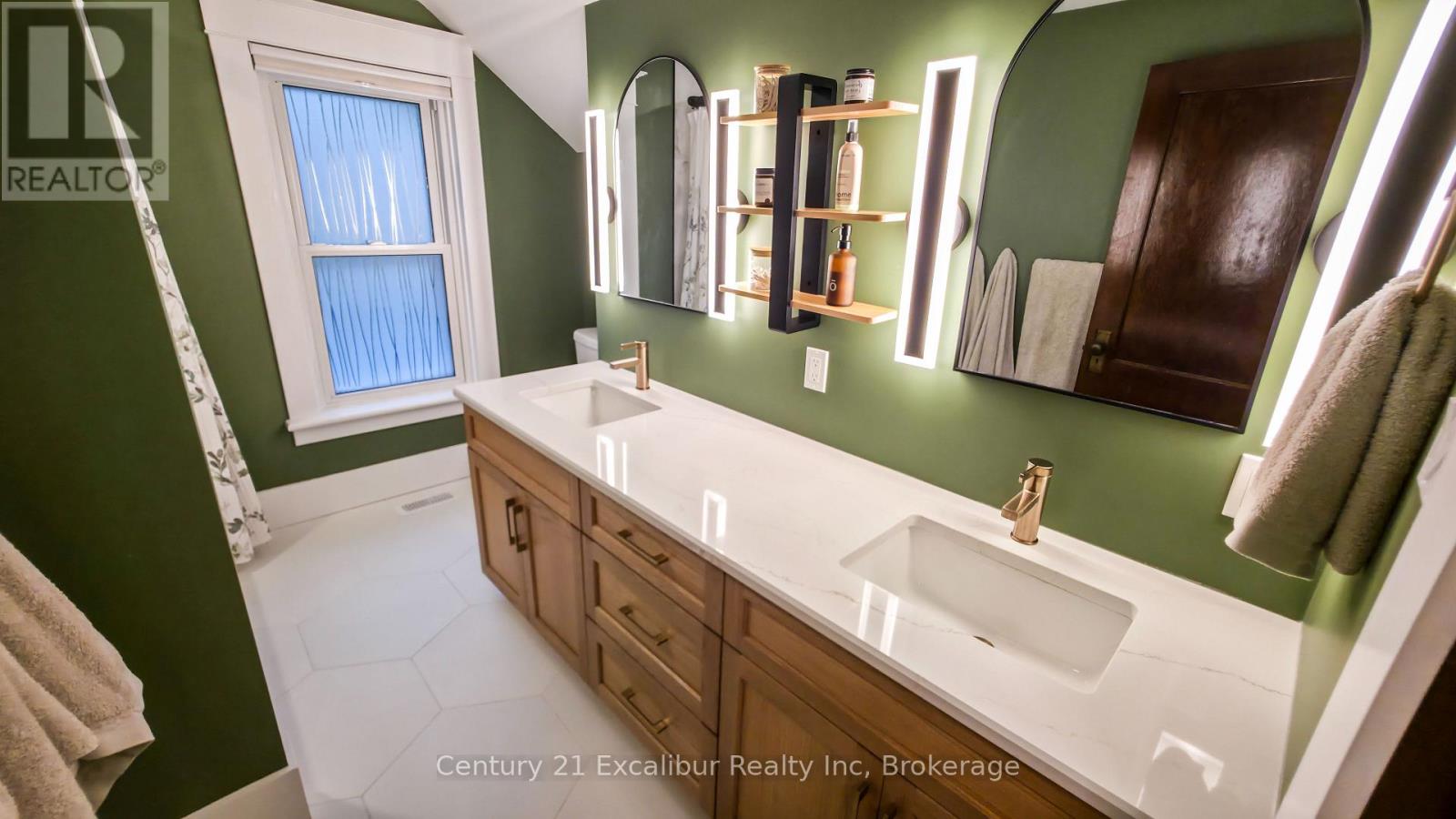 147 ST GEORGE STREET E - Image 14
