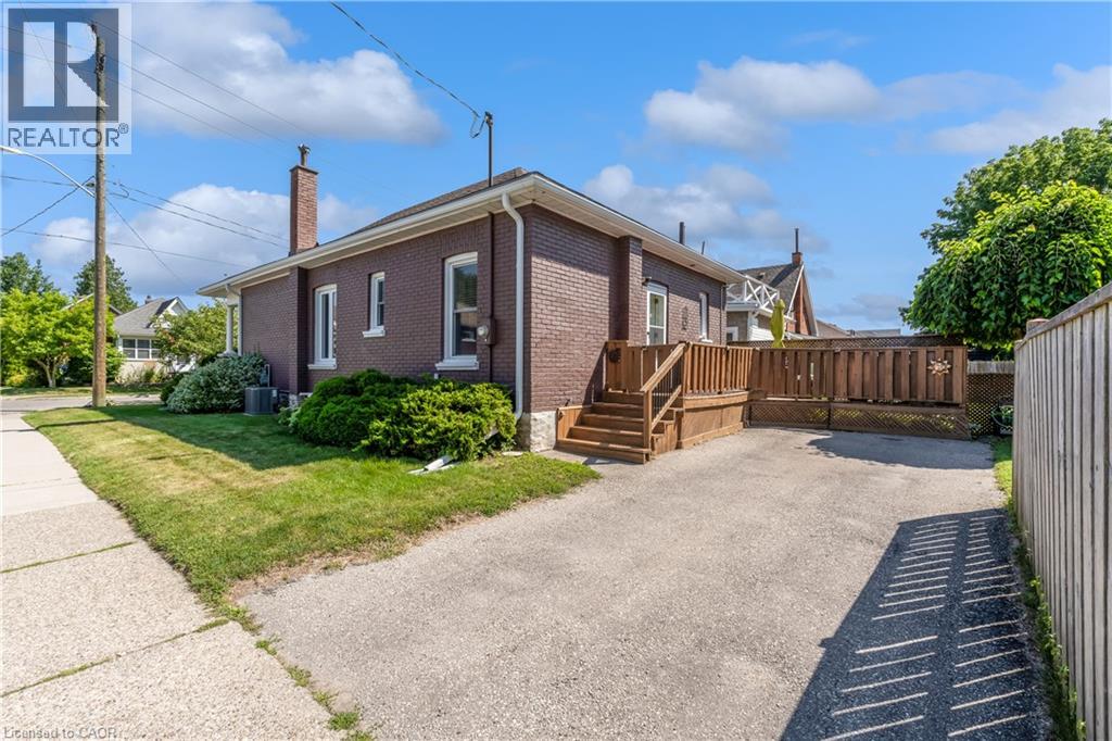 3-bedroom home for sale at 50 STRATHCONA Avenue, Brantford ON · photo 29 of 33