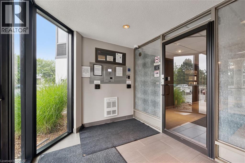 35 GREEN VALLEY Drive Unit# 1603, Kitchener — photo 3