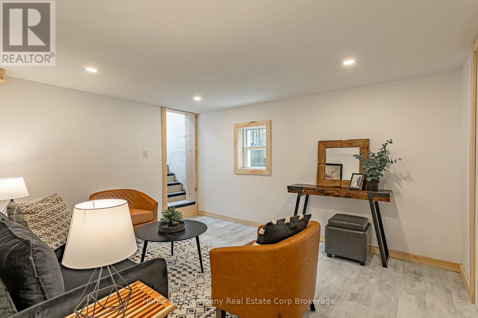 201 JOHN STREET - Image 16