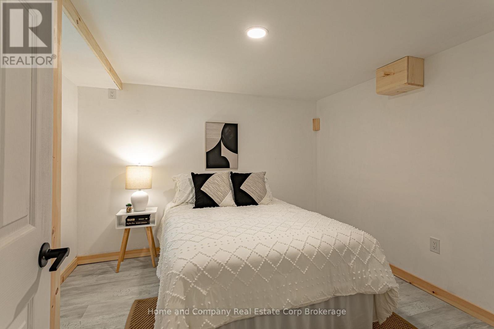 201 JOHN STREET - Image 17