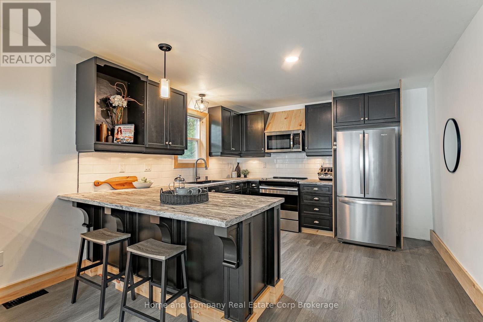201 JOHN STREET - 4