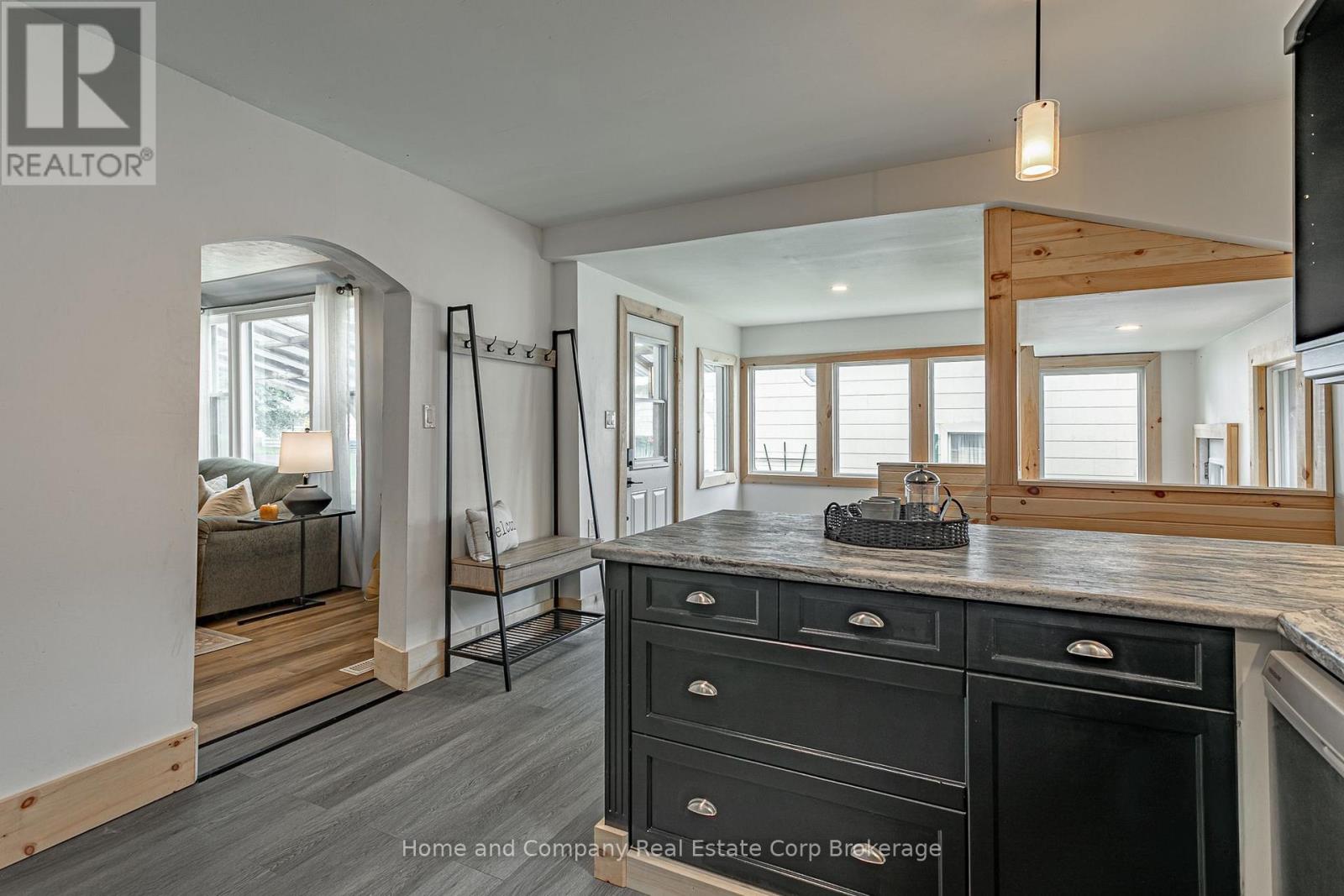 201 JOHN STREET - 6