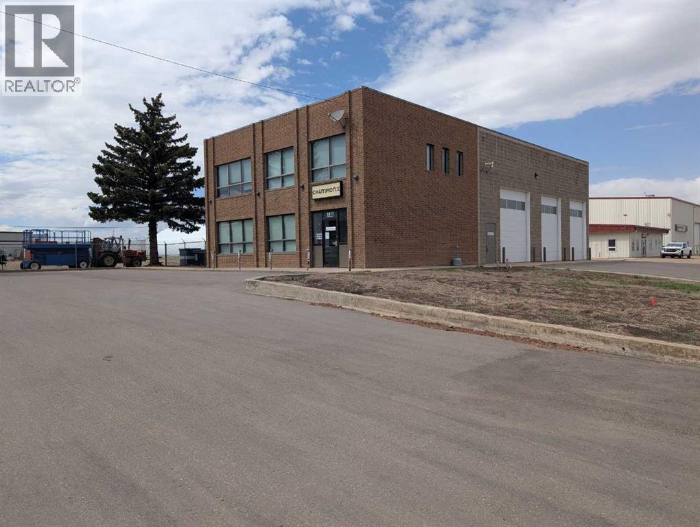 1811 Broadway Avenue E, Redcliff — photo 3