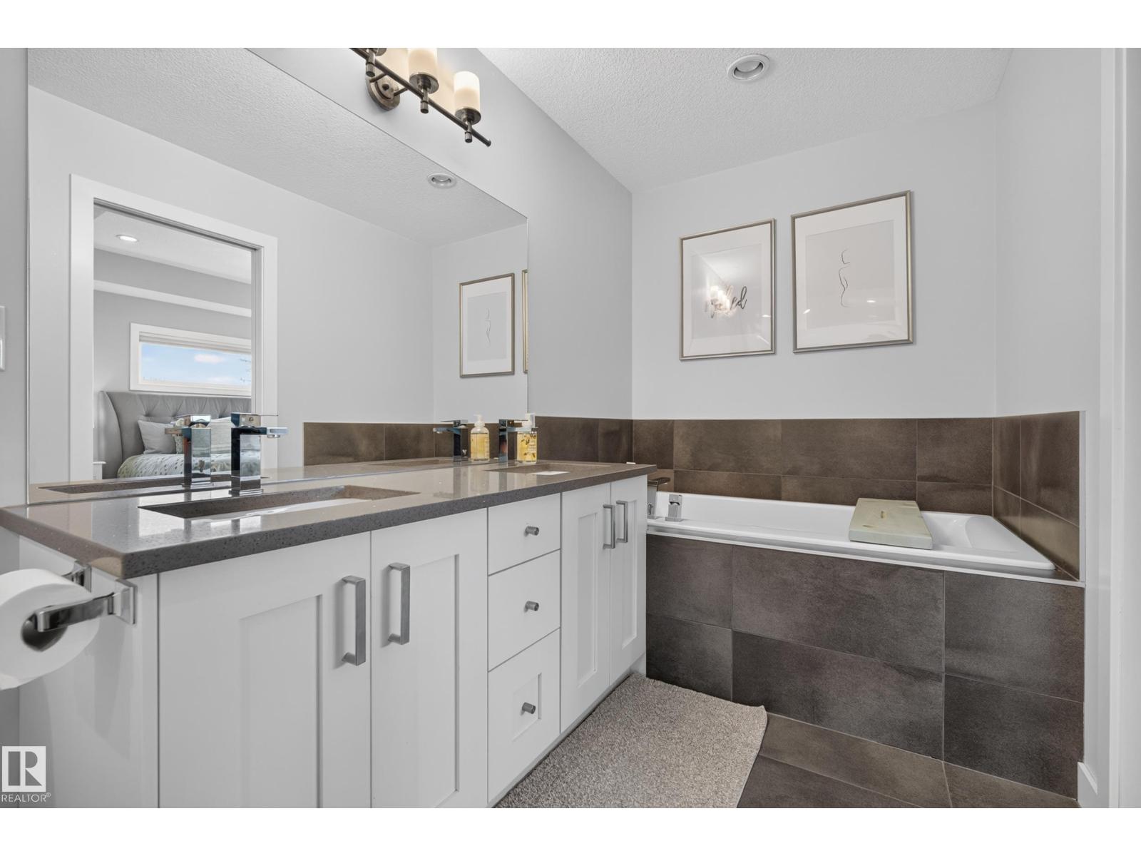 11018 122 ST NW - 26