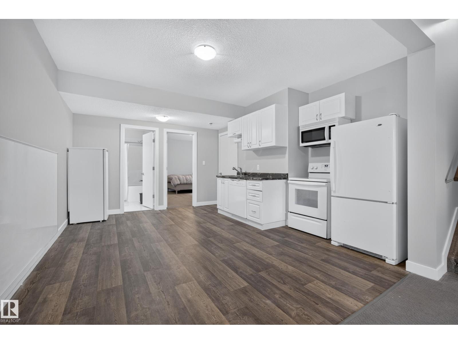 11018 122 ST NW - Image 39