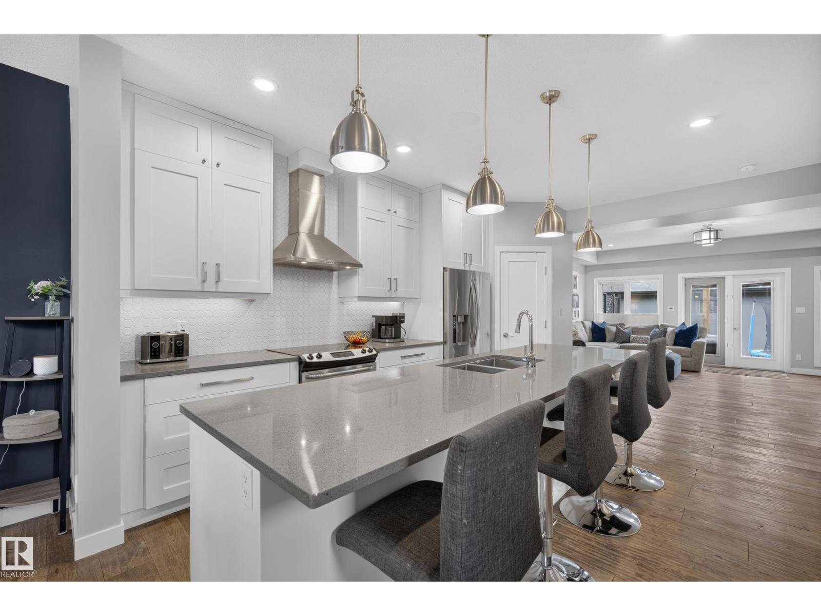 11018 122 ST NW - 6