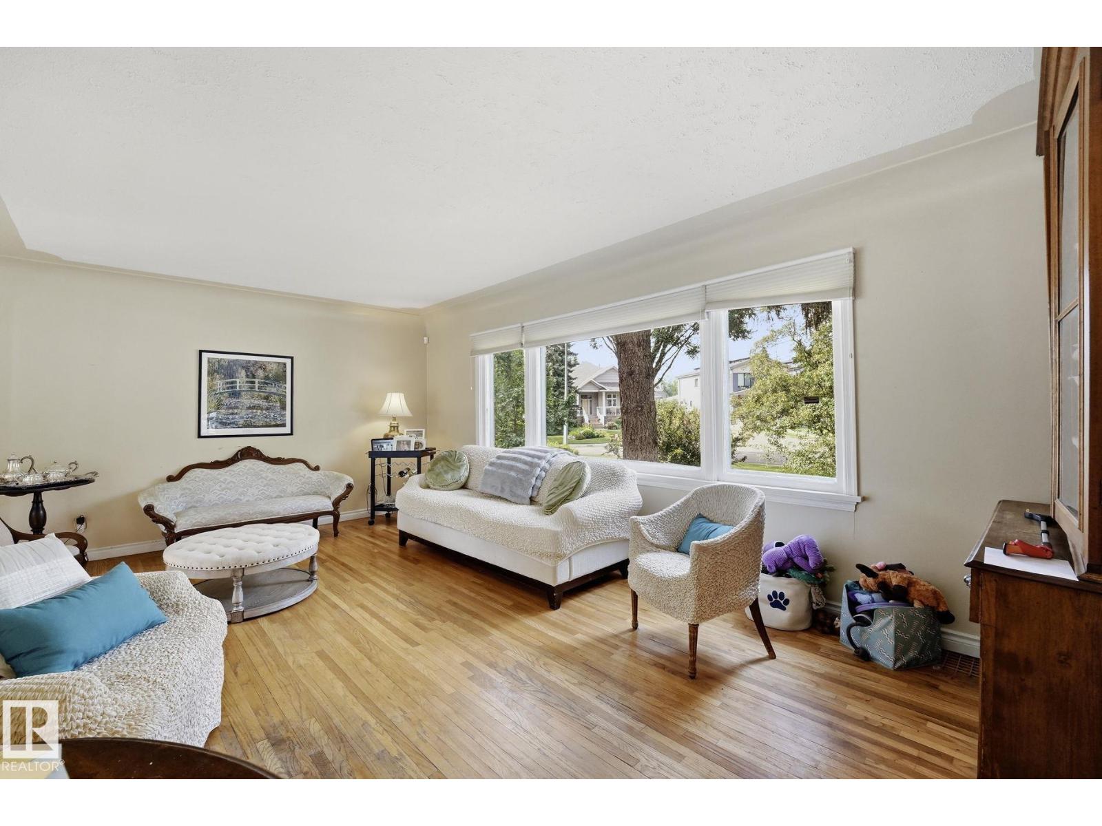 9107 118 ST NW - 11