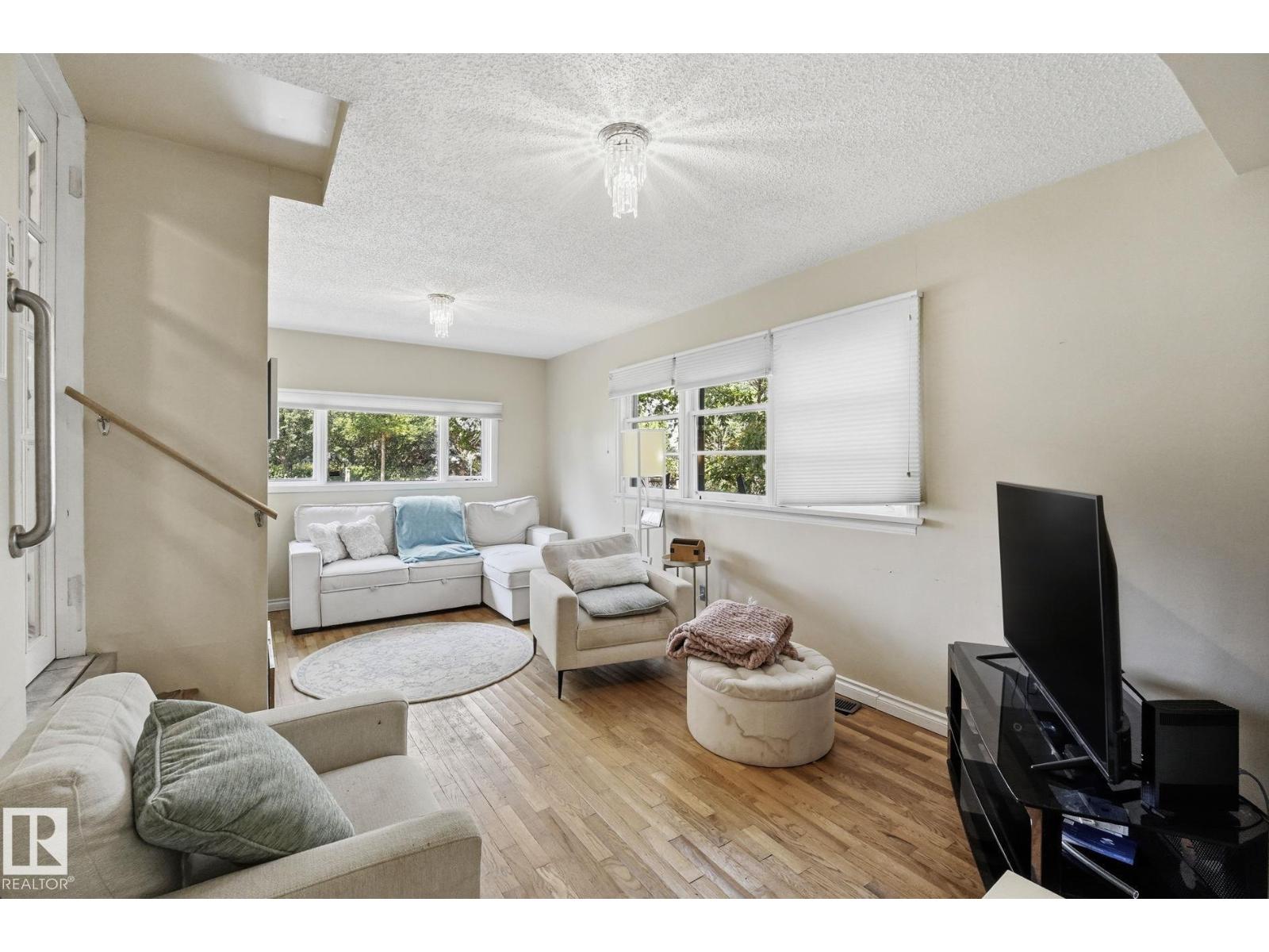 9107 118 ST NW - 13