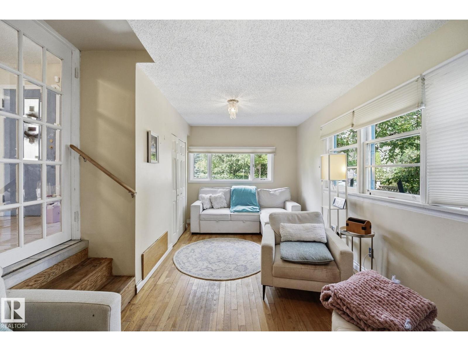 9107 118 ST NW - 15