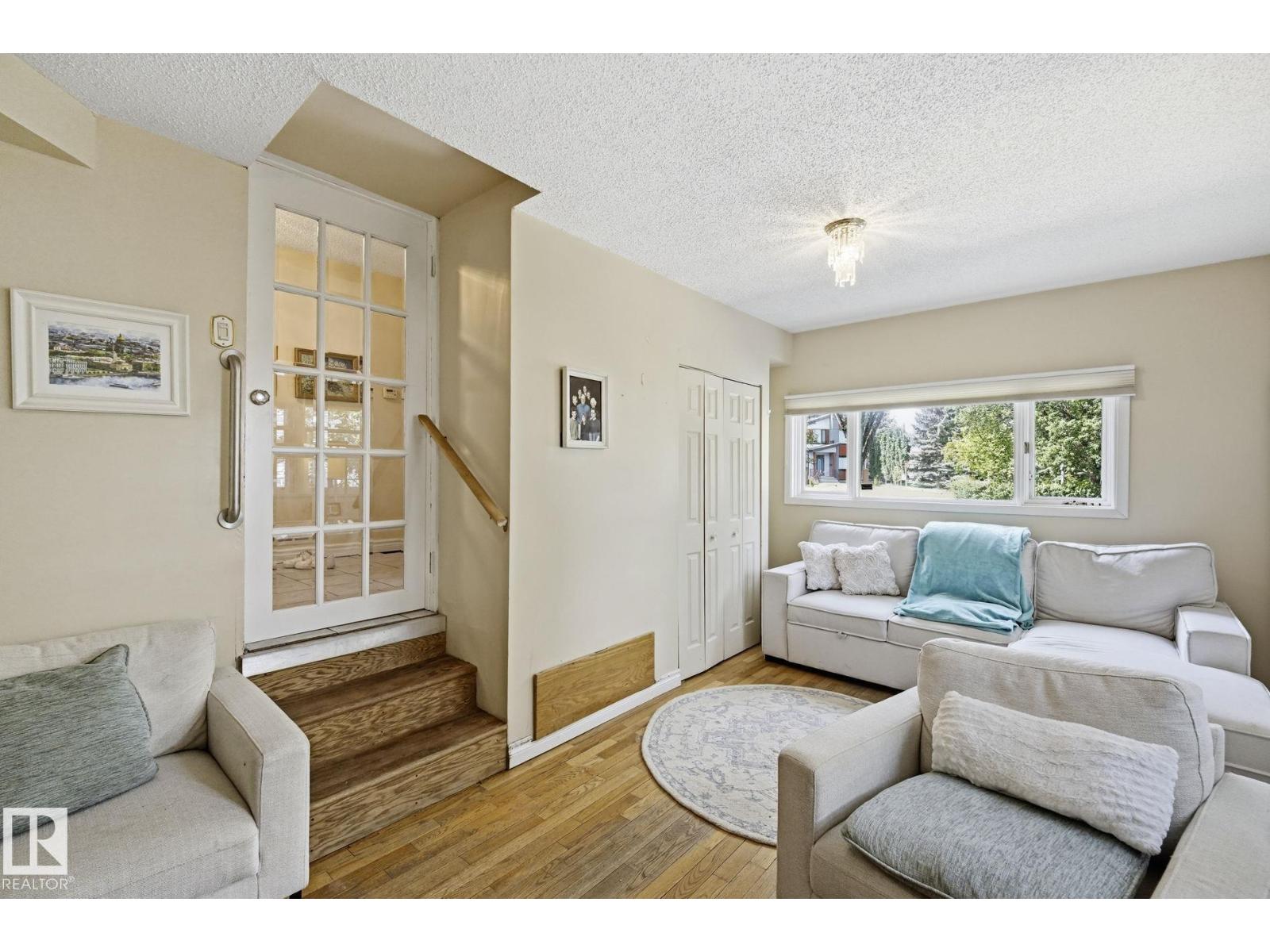 9107 118 ST NW - 16