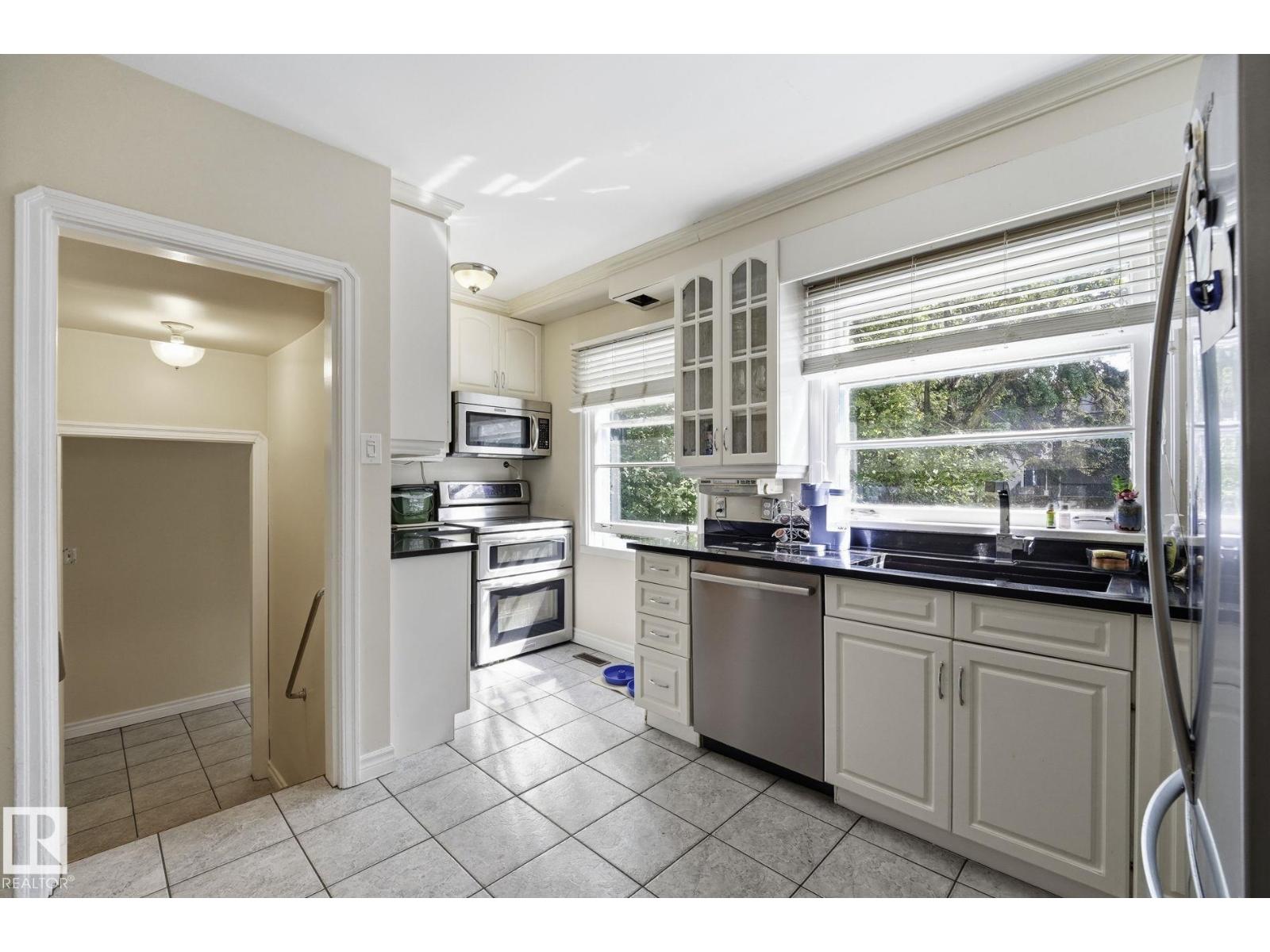 9107 118 ST NW - 17