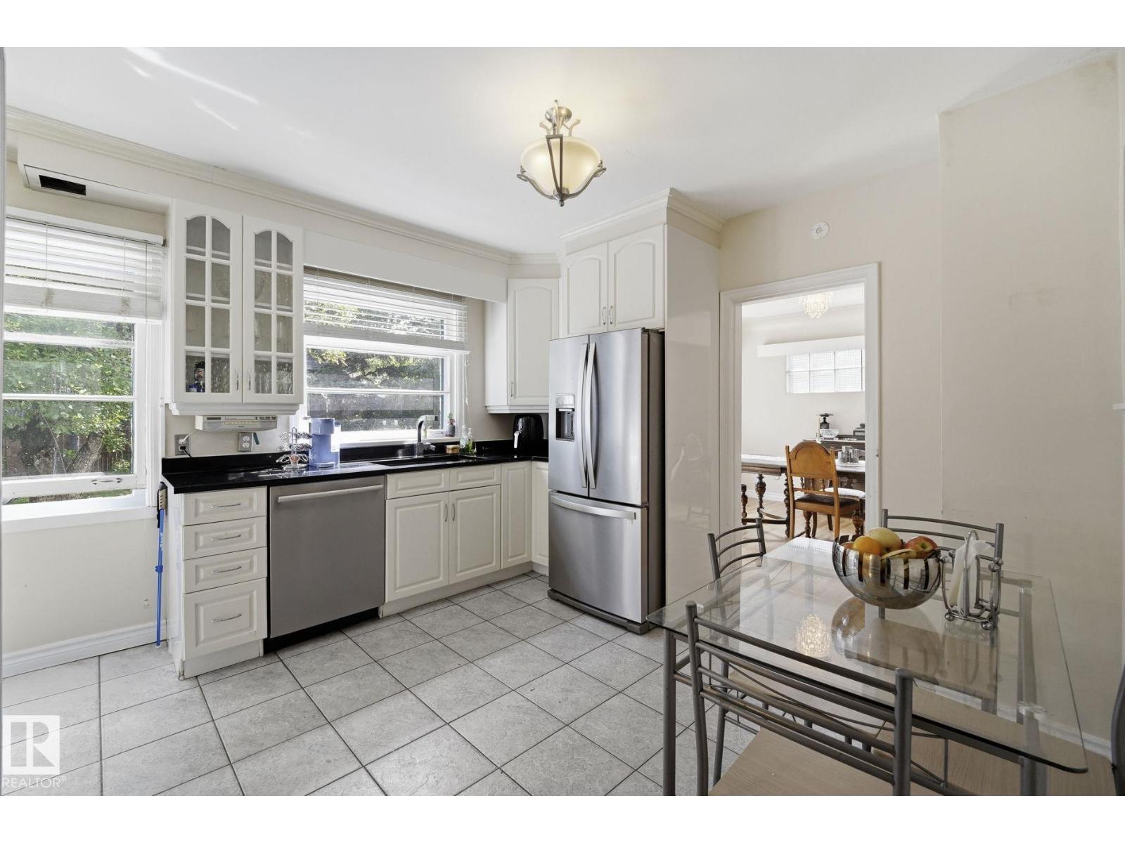 9107 118 ST NW - 18