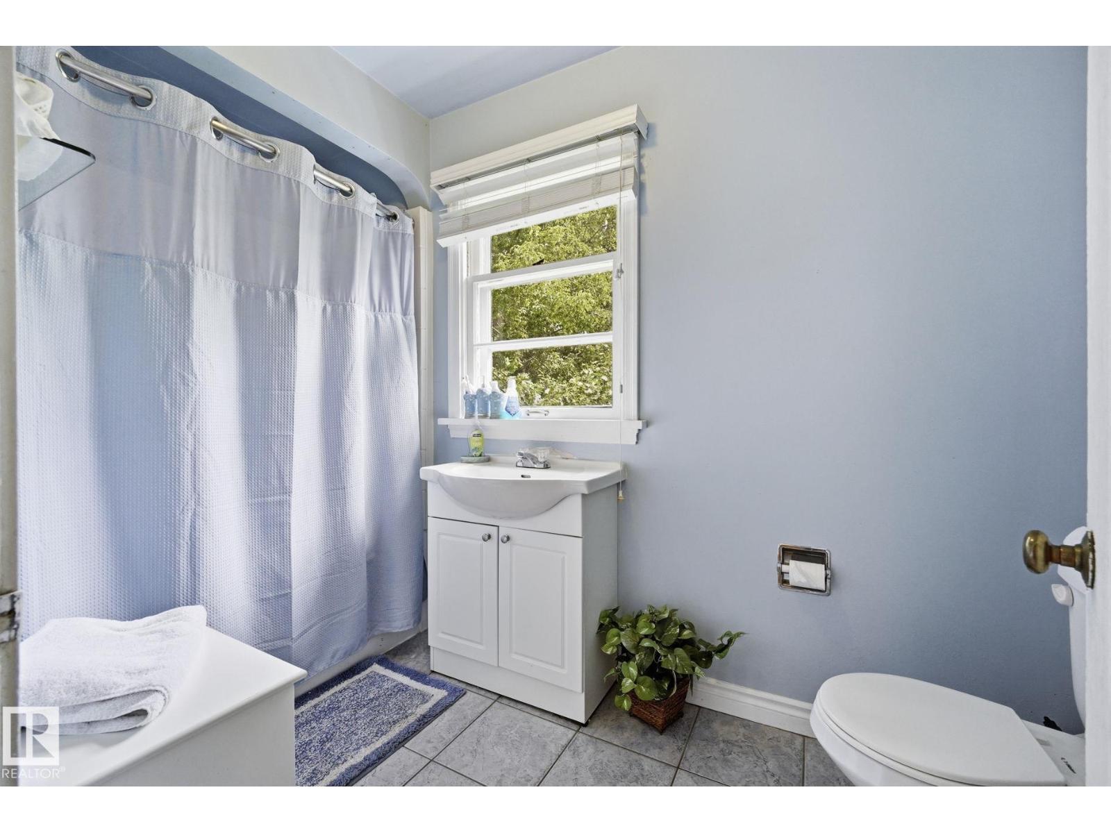 9107 118 ST NW - 29