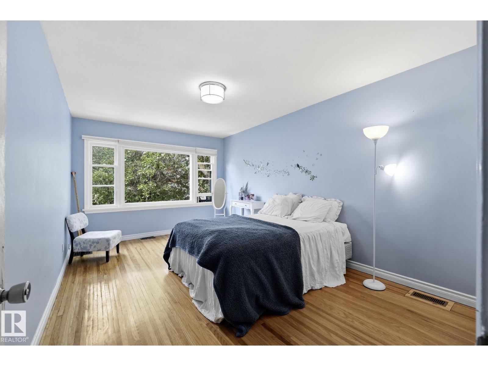 9107 118 ST NW - 30