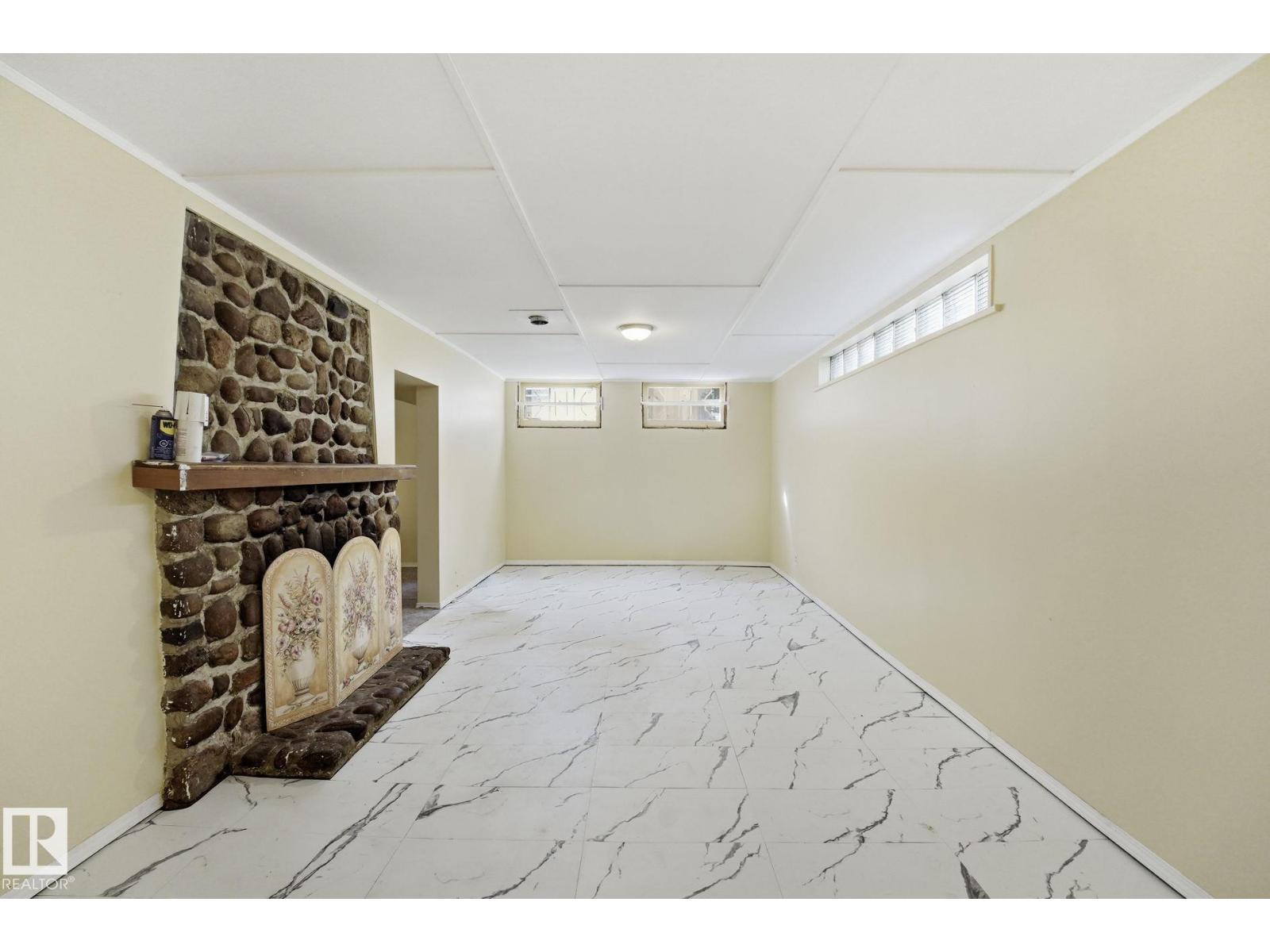 9107 118 ST NW - 33