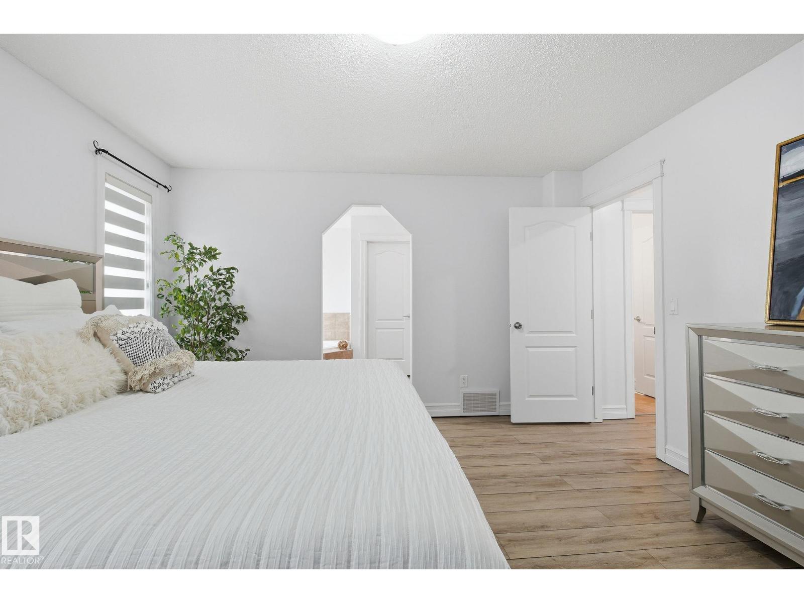 3016 24 Ave NW - 38