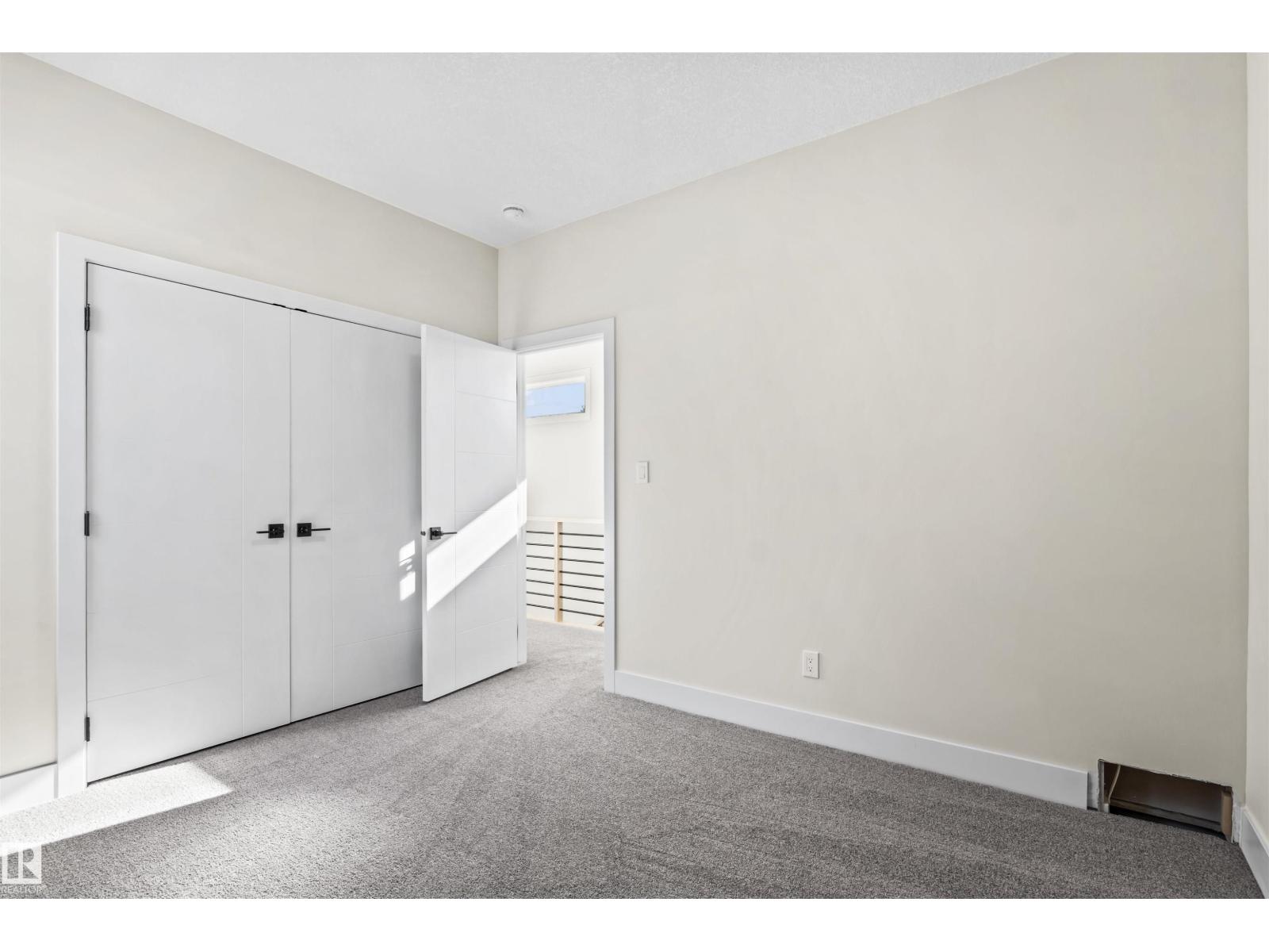 5606 105 AV NW - 24