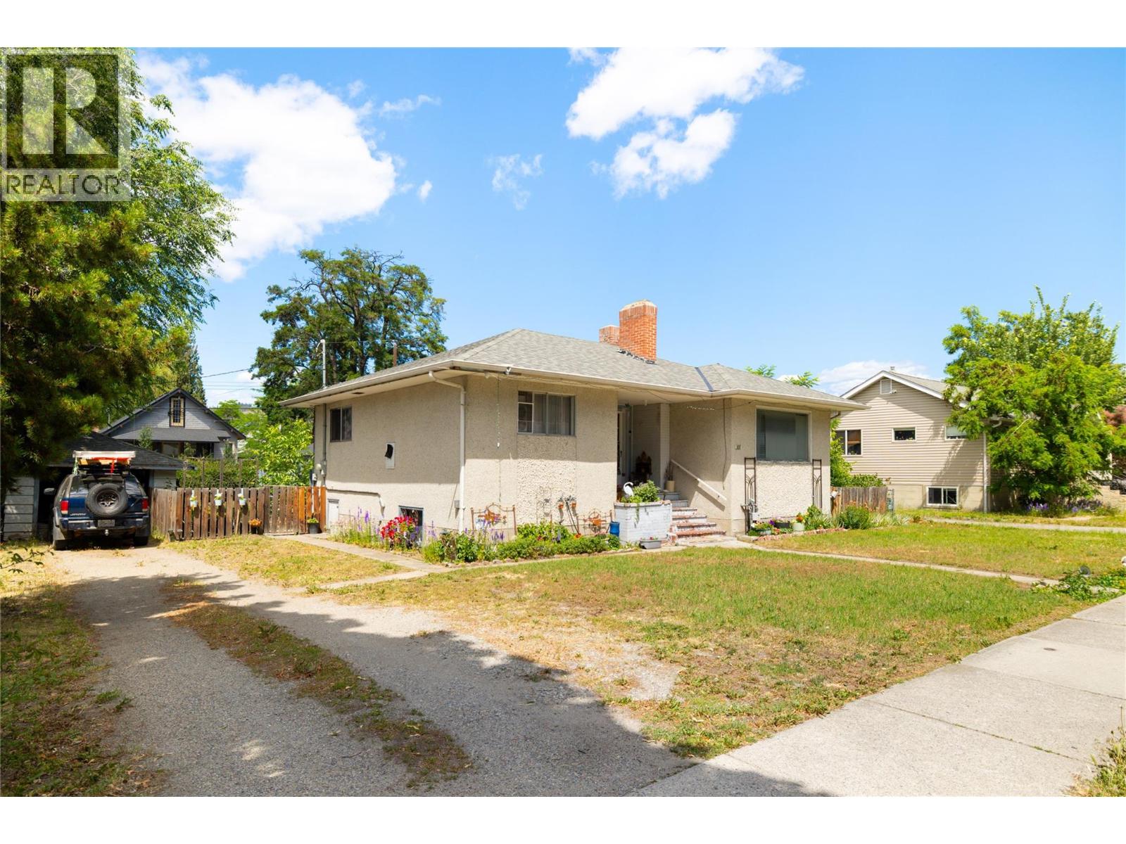 816 Leon Avenue - 1