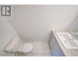 28 - 18 Lytham Green Circle, Newmarket, ON L3Y0H4 Photo 15