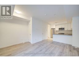 28 - 18 Lytham Green Circle, Newmarket, ON L3Y0H4 Photo 9