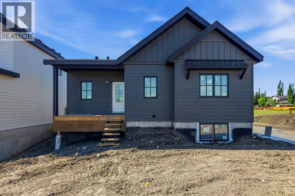 325 Flare Avenue SW, Diamond Valley — photo 2
